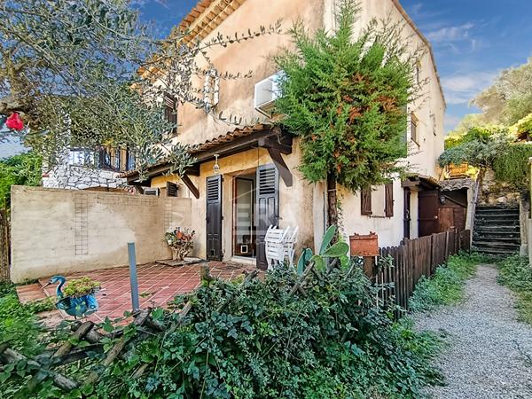 APPARTEMENT DE TYPE 2 PIECES EN REZ DE JARDIN AVEC PISCINE COLLECTIVE