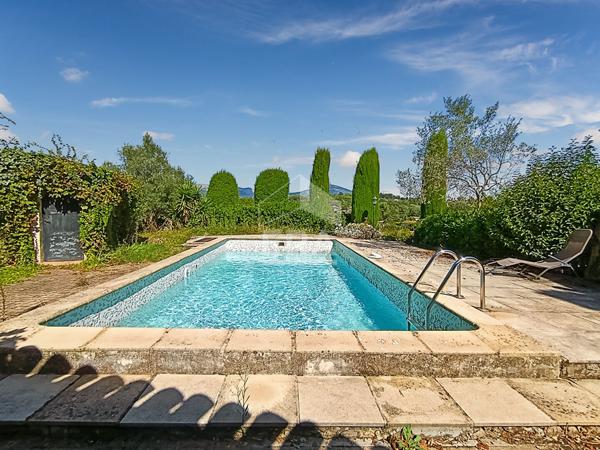 APPARTEMENT DE TYPE 2 PIECES EN REZ DE JARDIN AVEC PISCINE COLLECTIVE