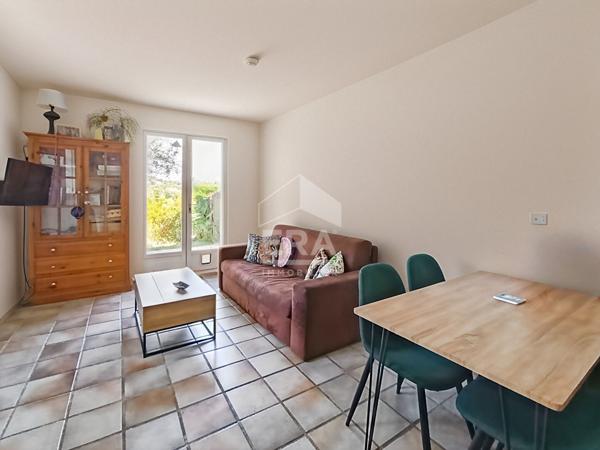 APPARTEMENT DE TYPE 2 PIECES EN REZ DE JARDIN AVEC PISCINE COLLECTIVE