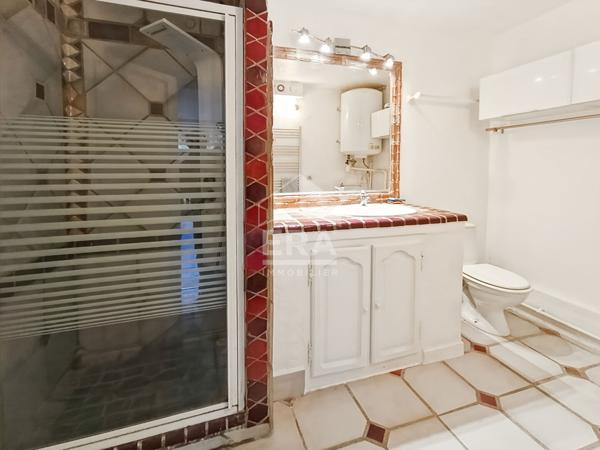 APPARTEMENT DE TYPE 2 PIECES EN REZ DE JARDIN AVEC PISCINE COLLECTIVE