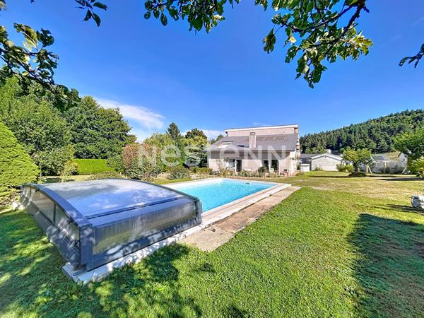 Maison architecte proche centre yssingeaux sur 2000 m2 de terrain avec piscine