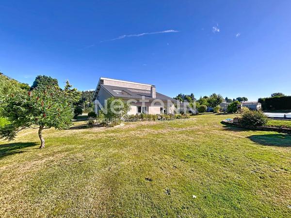 Maison architecte proche centre yssingeaux sur 2000 m2 de terrain avec piscine