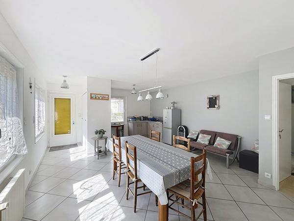 Maison architecte proche centre yssingeaux sur 2000 m2 de terrain avec piscine