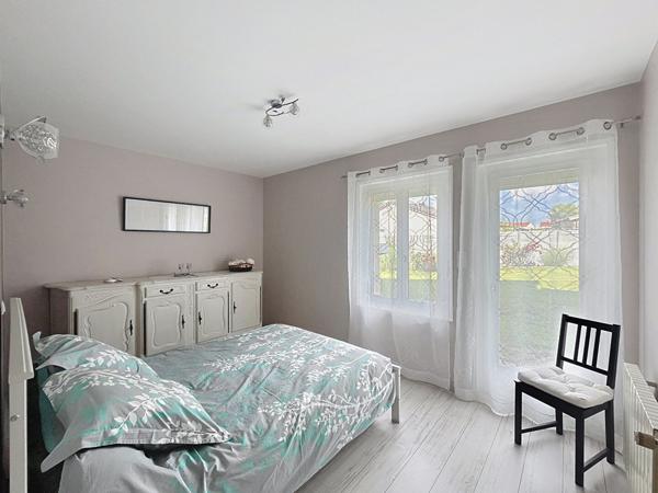 Maison architecte proche centre yssingeaux sur 2000 m2 de terrain avec piscine