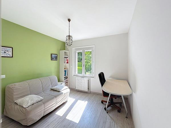 Maison architecte proche centre yssingeaux sur 2000 m2 de terrain avec piscine