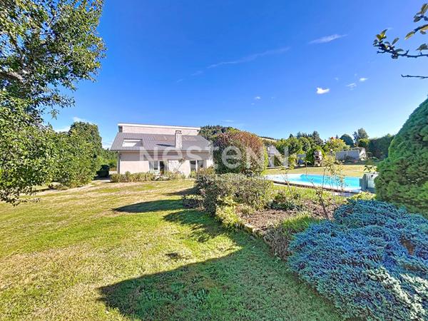 Maison architecte proche centre yssingeaux sur 2000 m2 de terrain avec piscine