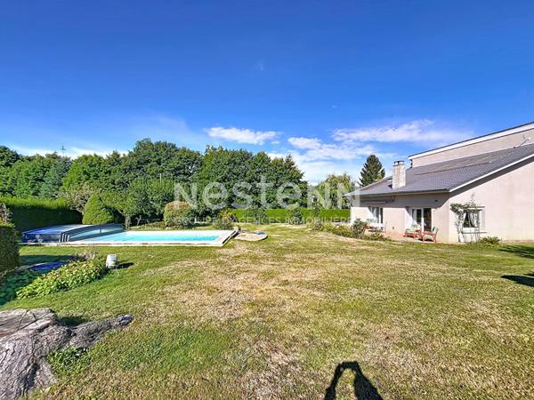 Maison architecte proche centre yssingeaux sur 2000 m2 de terrain avec piscine