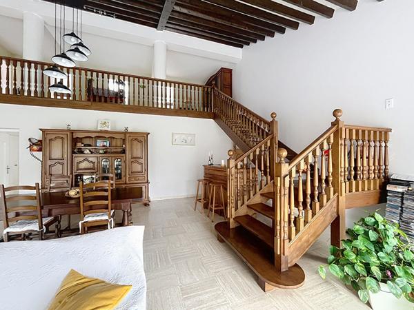 Maison architecte proche centre yssingeaux sur 2000 m2 de terrain avec piscine