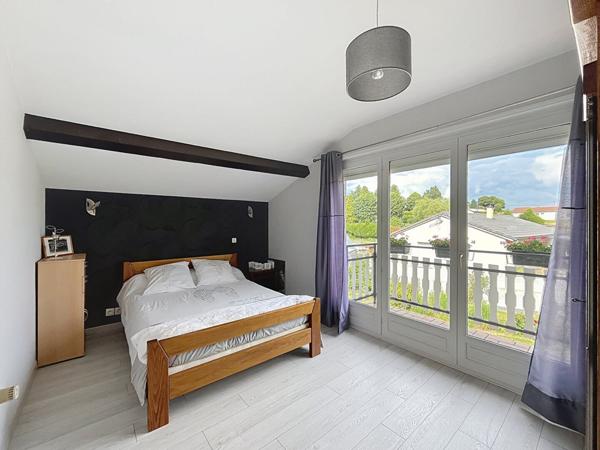 Maison architecte proche centre yssingeaux sur 2000 m2 de terrain avec piscine