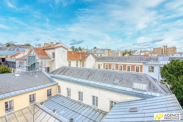 Versailles Notre-Dame Appartement 2 pièce(s) 60 m2 au sol (30,52 m² carrez ) situé au 3ème et dernier étage 359 000 € **  - Référence  28522