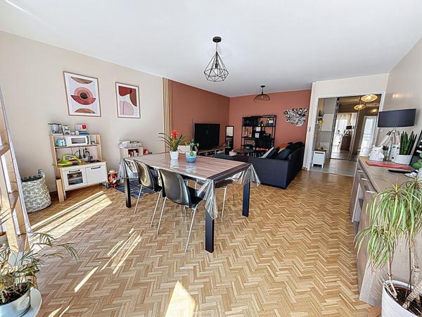 Appartement familial T5 de 110 m², avec balcons, garage double, Lyon 8 Monplaisir