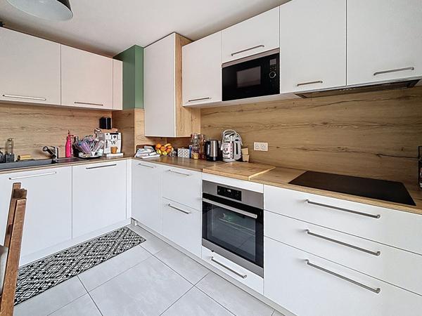 Appartement familial T5 de 110 m², avec balcons, garage double, Lyon 8 Monplaisir