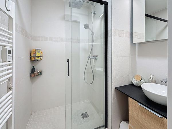 Appartement familial T5 de 110 m², avec balcons, garage double, Lyon 8 Monplaisir