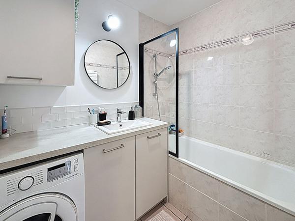 Appartement familial T5 de 110 m², avec balcons, garage double, Lyon 8 Monplaisir