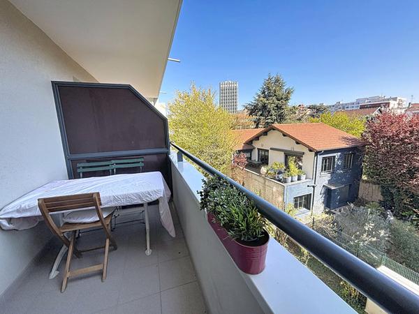 Appartement familial T5 de 110 m², avec balcons, garage double, Lyon 8 Monplaisir