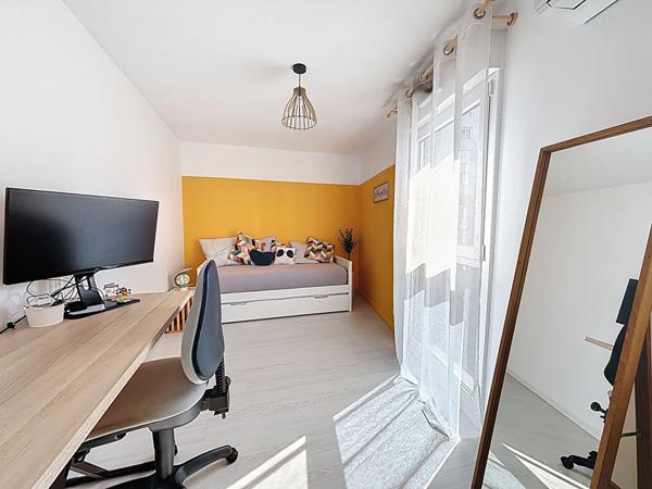 Appartement familial T5 de 110 m², avec balcons, garage double, Lyon 8 Monplaisir