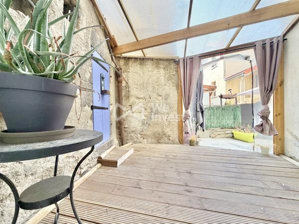Maison de ville de type 4 avec terrasse et garage pour citadine.