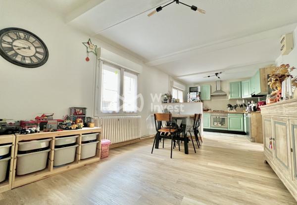 Maison de ville de type 4 avec terrasse et garage pour citadine.
