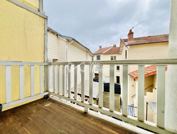 Maison de ville de type 4 avec terrasse et garage pour citadine.