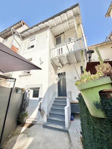 Maison de ville de type 4 avec terrasse et garage pour citadine.