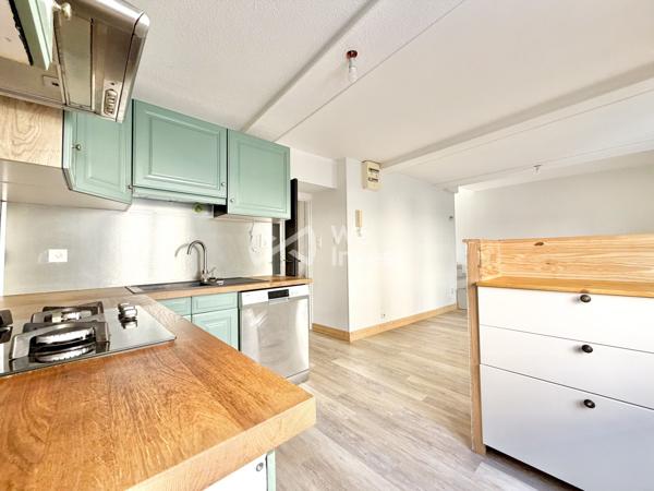 Maison de ville de type 4 avec terrasse et garage pour citadine.