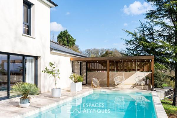 Maison contemporaine, piscine et vue dégagée