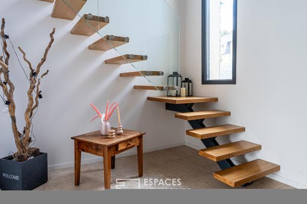 Maison contemporaine, piscine et vue dégagée