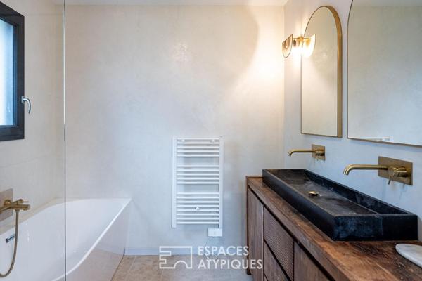 Maison contemporaine, piscine et vue dégagée