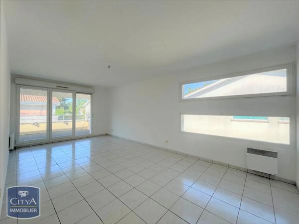 Appartement à louer 3 pièces 71.83m² Saint-Seurin-sur-l'Isle (33660)