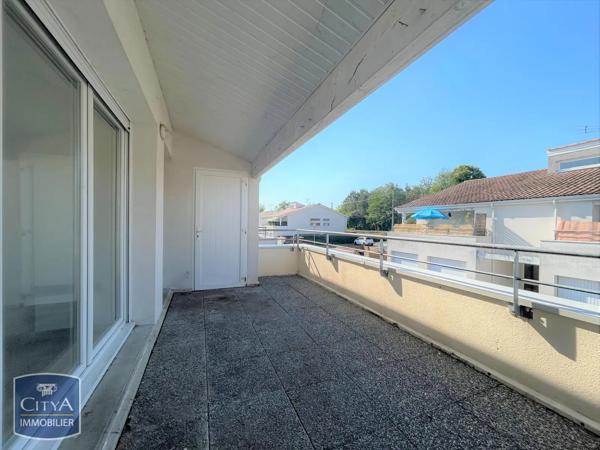 Appartement à louer 3 pièces 71.83m² Saint-Seurin-sur-l'Isle (33660)