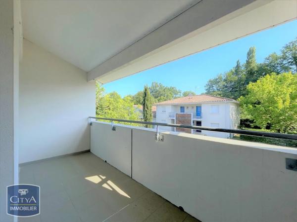 Appartement à louer 3 pièces 71.83m² Saint-Seurin-sur-l'Isle (33660)