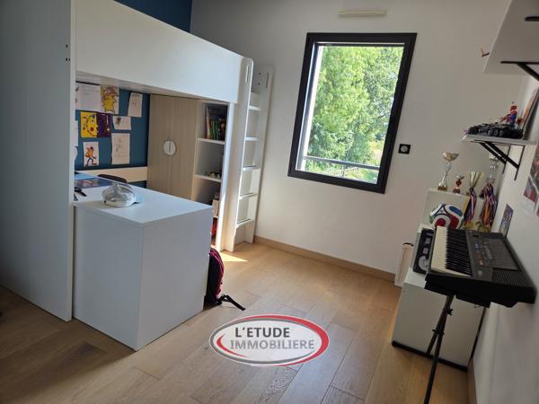 STE PAZANNE BOURG : RT 2012 de 2017 114 m² + garage, terrasse, préau et abri de jardin !