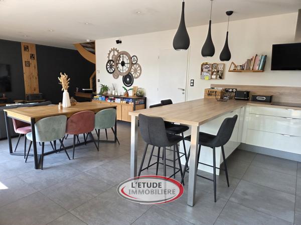 STE PAZANNE BOURG : RT 2012 de 2017 114 m² + garage, terrasse, préau et abri de jardin !