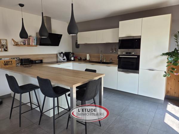 STE PAZANNE BOURG : RT 2012 de 2017 114 m² + garage, terrasse, préau et abri de jardin !