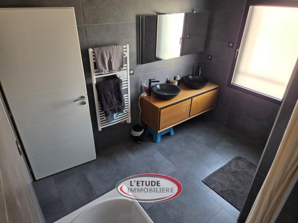 STE PAZANNE BOURG : RT 2012 de 2017 114 m² + garage, terrasse, préau et abri de jardin !