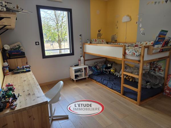 STE PAZANNE BOURG : RT 2012 de 2017 114 m² + garage, terrasse, préau et abri de jardin !