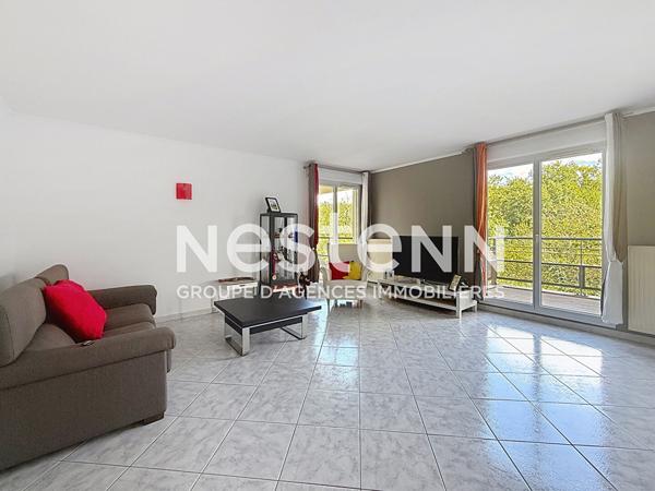 Grand Appartement T4 3 chambres aux Terrasses de Tassigny avec cave ,place de parking et garage- 69500 BRON