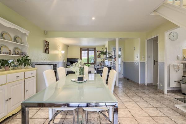 Maison semi individuelle pleine de charme sur secteur prisé et calme.