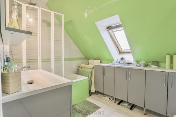 Maison semi individuelle pleine de charme sur secteur prisé et calme.