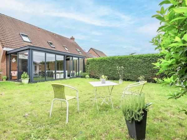 Maison semi individuelle pleine de charme sur secteur prisé et calme.