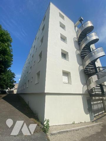 BORDEAUX Quartier St Genes Rue Dubourdieu
Place de parking libre en sous sol dans résidence av...