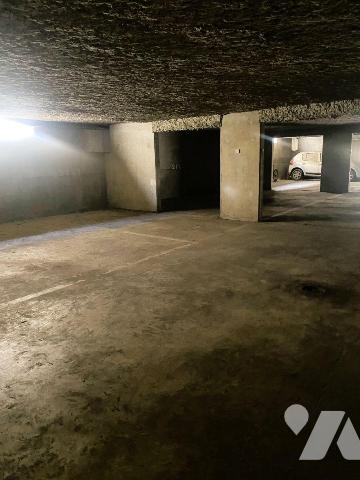 BORDEAUX Quartier St Genes Rue Dubourdieu
Place de parking libre en sous sol dans résidence av...