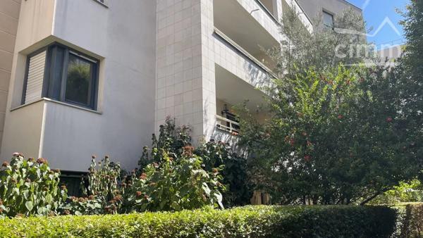 Paris 19ème - Rare 6P 119m² • Balcon, 2 parkings, Résidence verdoyante, gardien 24h/24.