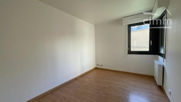 Paris 19ème - Rare 6P 119m² • Balcon, 2 parkings, Résidence verdoyante, gardien 24h/24.