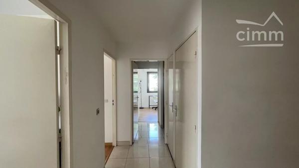 Paris 19ème - Rare 6P 119m² • Balcon, 2 parkings, Résidence verdoyante, gardien 24h/24.