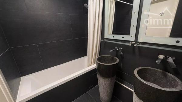 Paris 19ème - Rare 6P 119m² • Balcon, 2 parkings, Résidence verdoyante, gardien 24h/24.