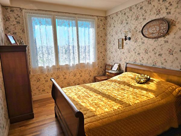 Maison de ville de type 8, édifiée sur deux garages privatifs et un terrain de 350 m²