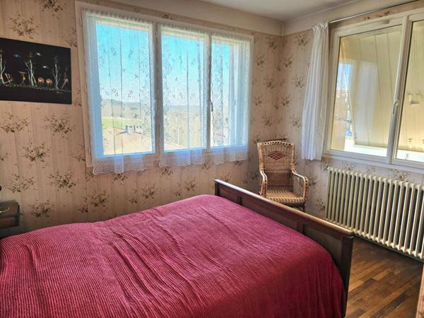 Maison de ville de type 8, édifiée sur deux garages privatifs et un terrain de 350 m²