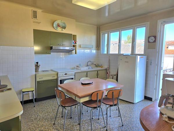 Maison de ville de type 8, édifiée sur deux garages privatifs et un terrain de 350 m²