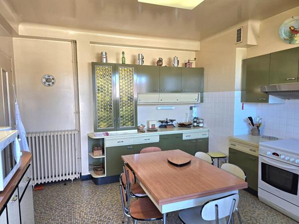 Maison de ville de type 8, édifiée sur deux garages privatifs et un terrain de 350 m²